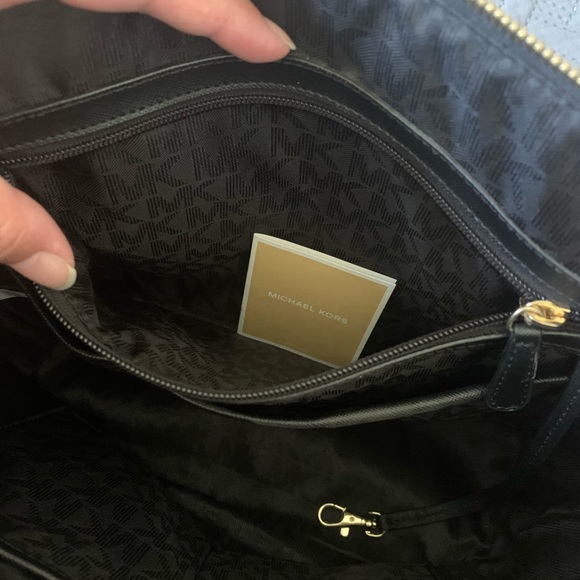 Michael Kors Jet Set tote - Picture 3 of 11